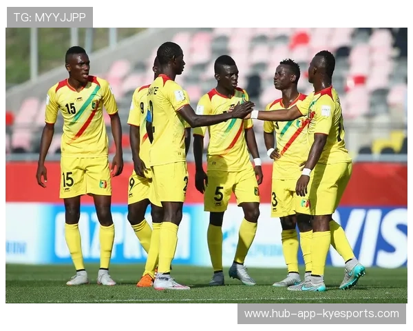 【炸裂】塞内加尔球员雪地爆射破门，场面燃爆全场！，塞内加尔教练