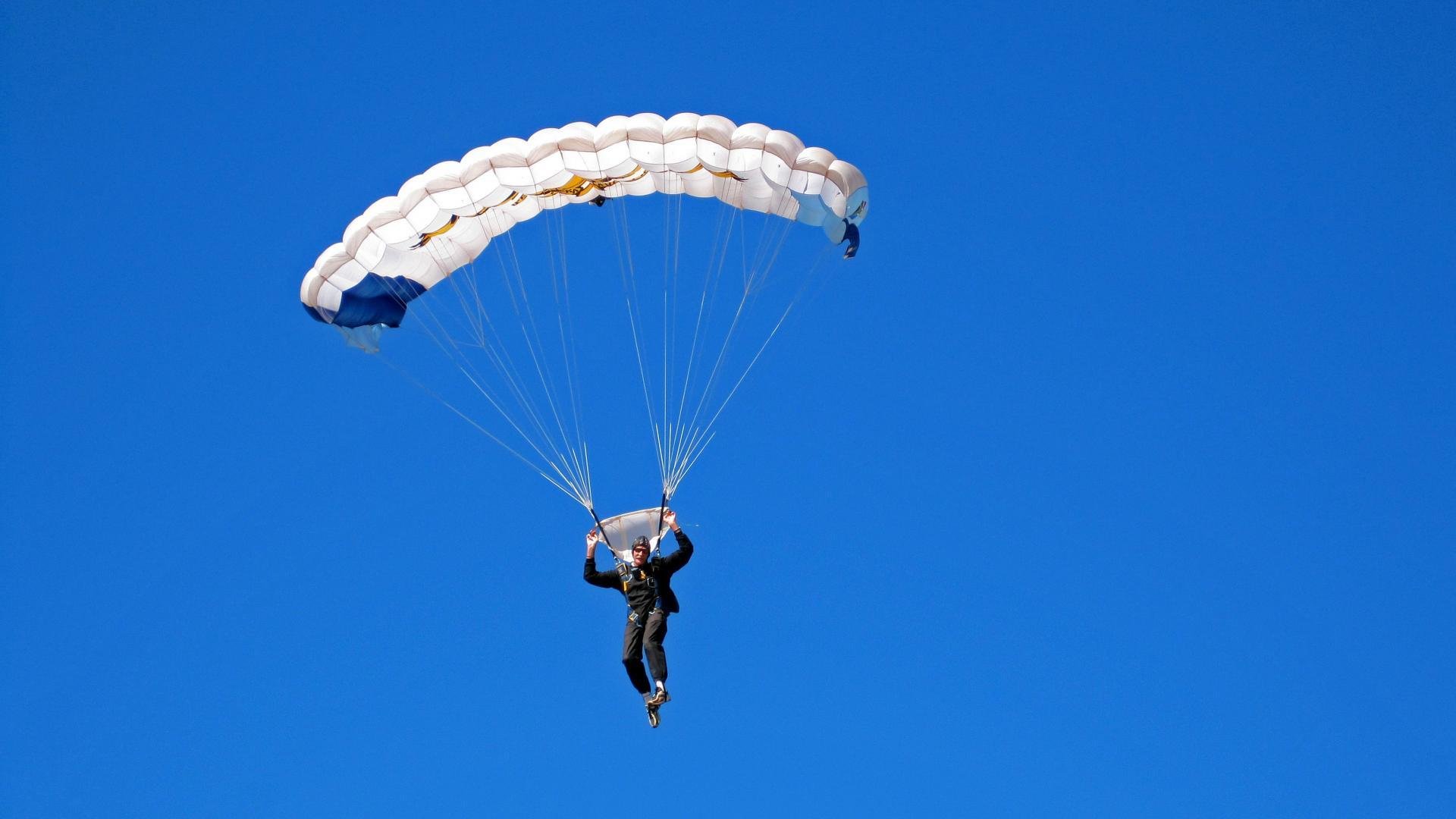 中国足球青训教练员专业能力培训加快，中国足球青训学校有哪些