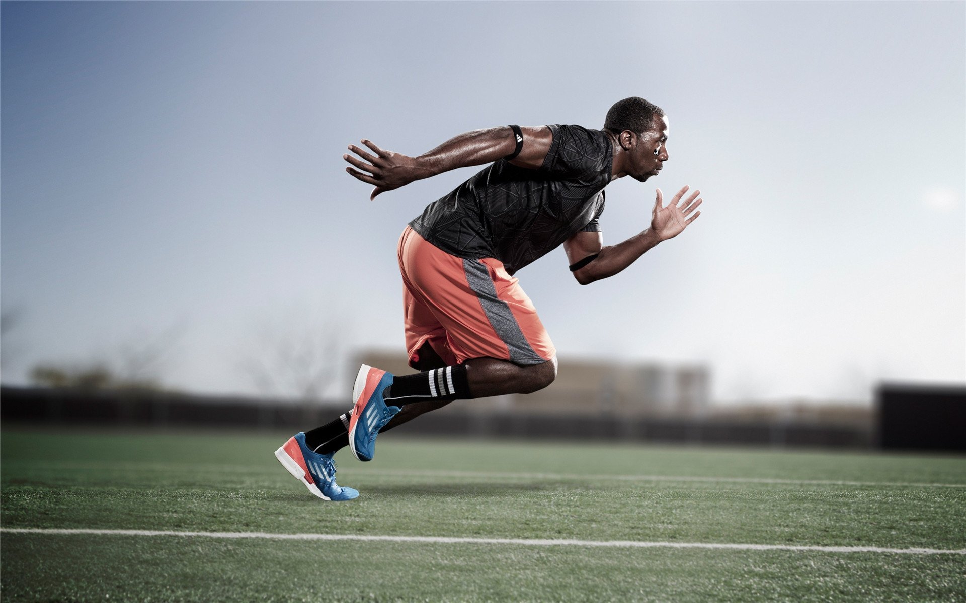 仰泳对决吉尔吉斯斯坦表现冷静自信,吉尔吉斯斯坦游泳运动员